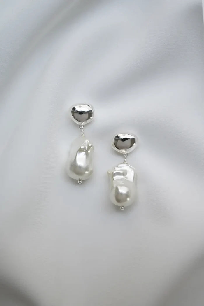 Aurelia Metal and Pearl Drop Earring