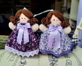 Bambole in stoffa. Bambola di pezza. bomboniere per cerimonie. bomboniere con lavanda, bomboniere originali, Bambolina di lavanda con vestitino a fiori, bambole piene di fiori di lavanda con codine castane. Idea bomboniera per bambina. Idea regalo per bambine, profuma ambiente bambola, bambola fatta a mano, articoli da regalo Natale. Sacchetti profumati.