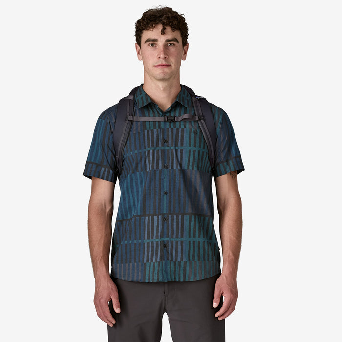 Model is 6'1"