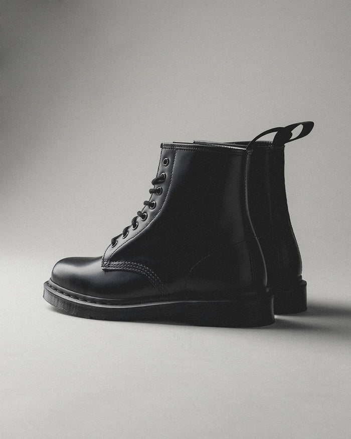 Dr. Martens 1460 *Mono* onfeet