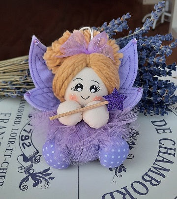 Fata. Fata con lavanda, fatina con lavanda , idea regalo per Natale.  Idea regalo per bambina. Regali per amiche. Regali per colleghe. Idee regalo natale 2023 Profuma ambiente con lavanda. Bambola di pezza. Regalo di Natale. Idee regalo con lavanda.