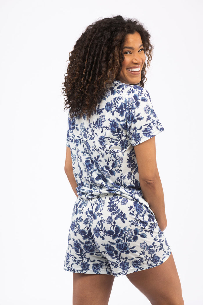 Lover Night Set in Evening Garden