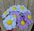 fiori di pannolenci. Margherite in pannolenci,  margherita fatte a mano, ideali come bomboniere artigianali profumate con lavanda. Perfette per matrimoni, battesimi e decorazioni per la casa."