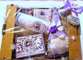 Scatola regalo natalizia. Scatola regalo natalizia con crema mani, saponetta e gnomo alla lavanda, idea regalo di Natale artigianale e profumata fatta a mano ad Assisi