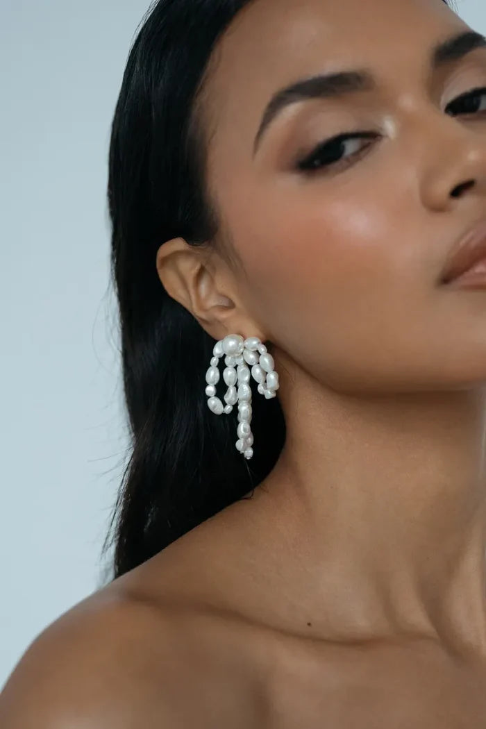 Suki Pearl Bow Earring