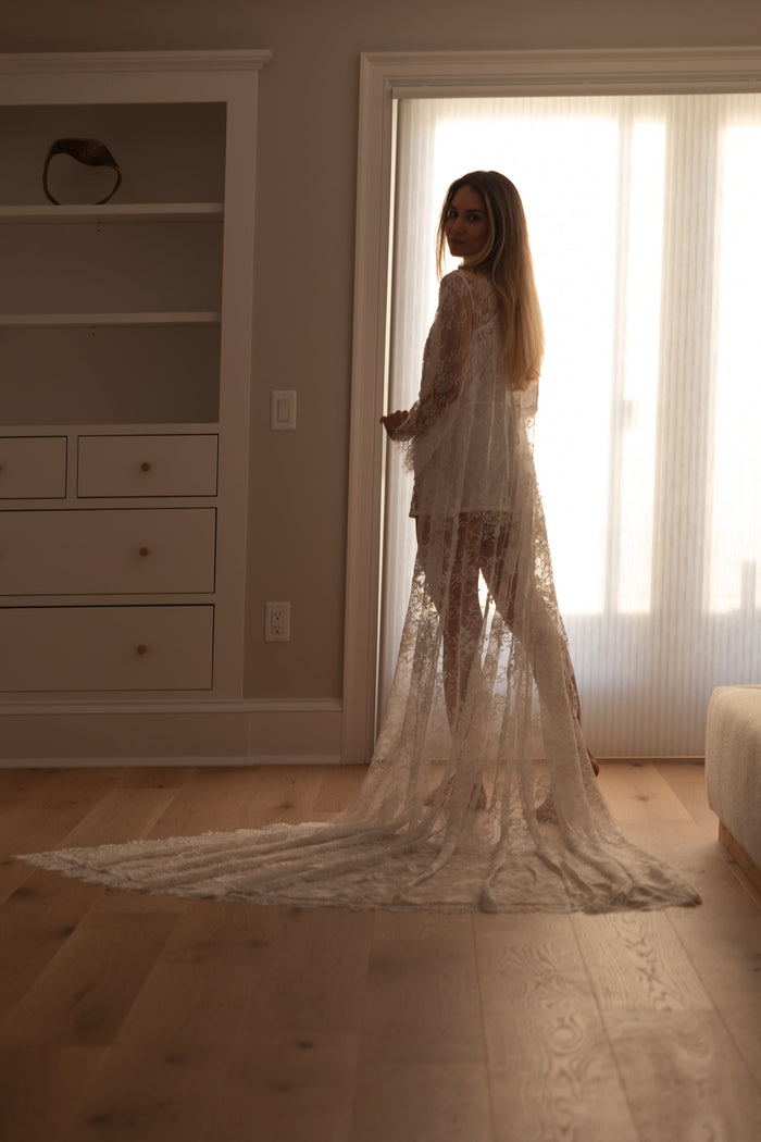 Waverles Celine Bridal Lace Train Robe