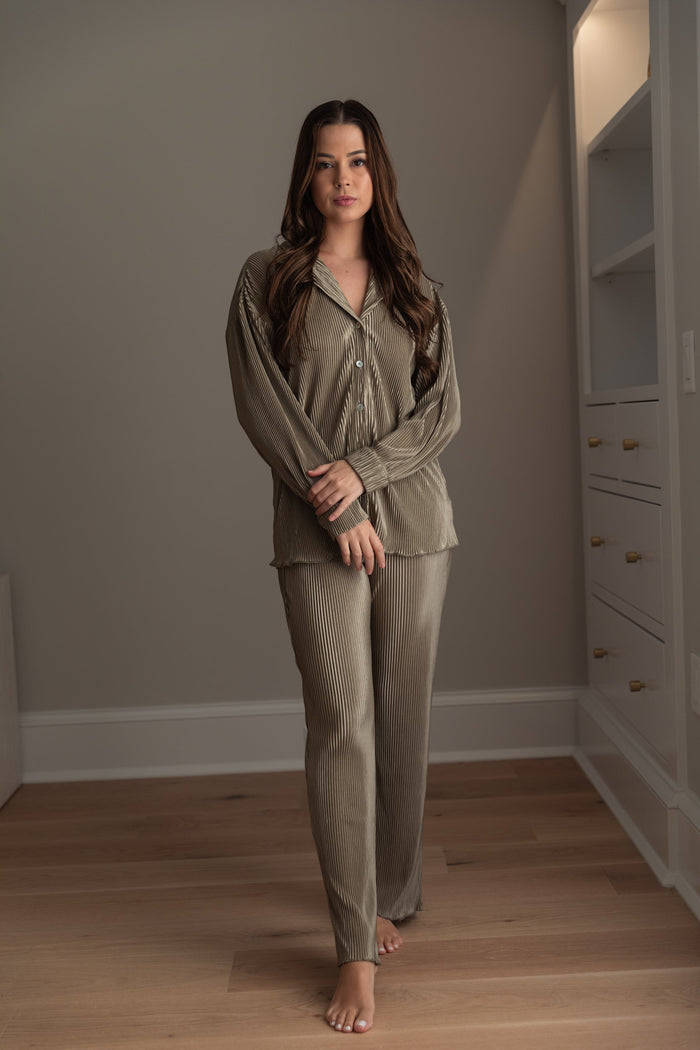 Waverles Pleated Pant Set in Sage