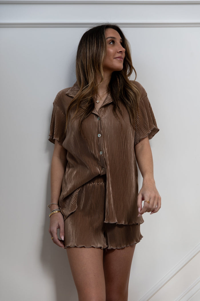 Waverles Pleated Short Set in Mocha Mousse