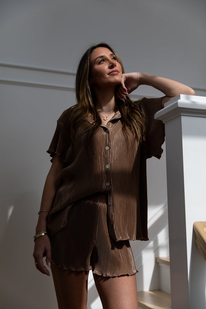 Waverles Pleated Short Set in Mocha Mousse